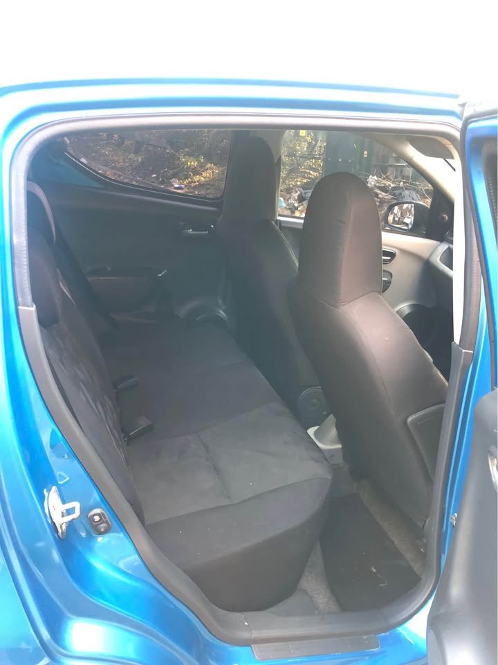 
								2010 Suzuki alto full									
