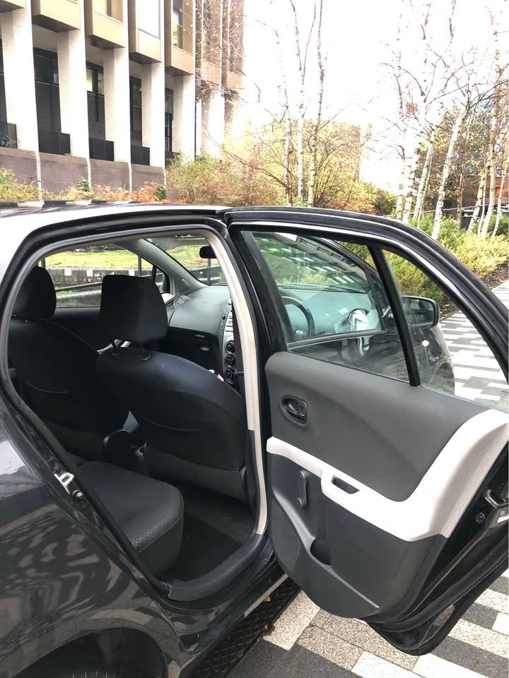 
								2011 Toyota yaris full									