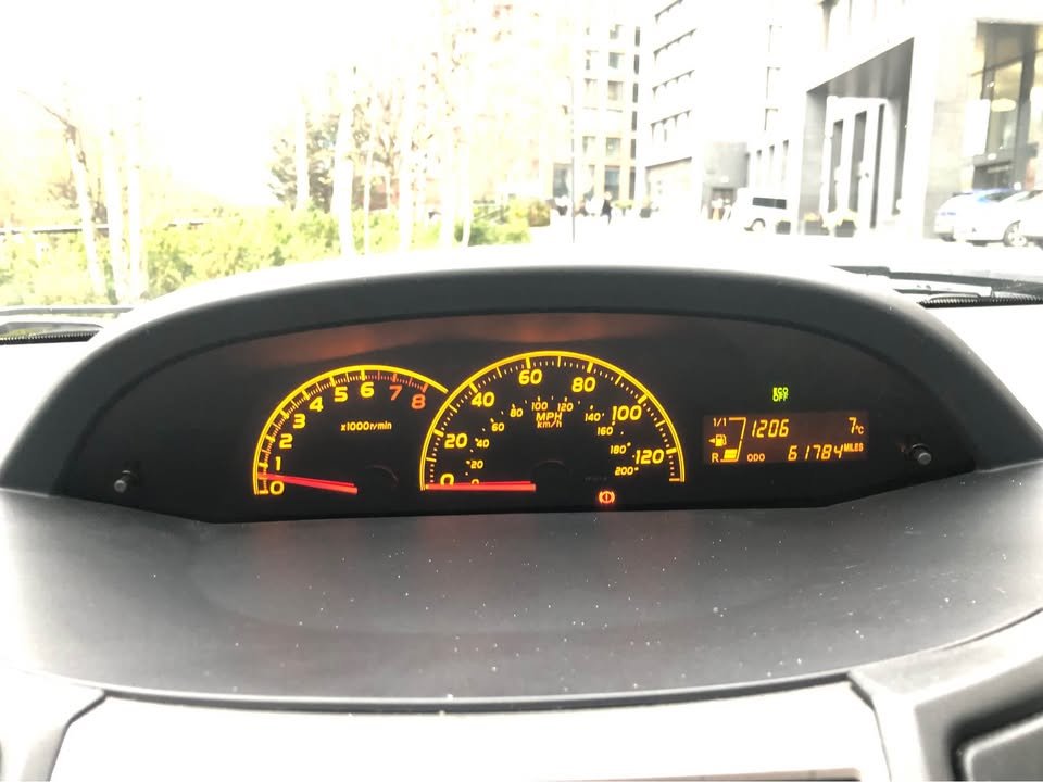 
								2011 Toyota yaris full									