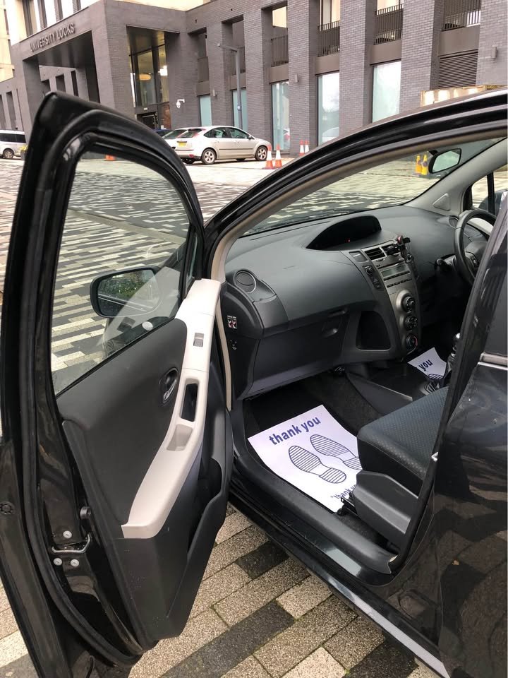 
								2011 Toyota yaris full									