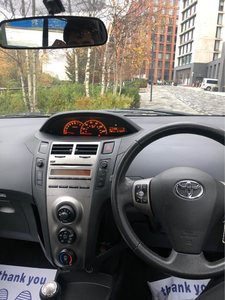 
								2011 Toyota yaris full									