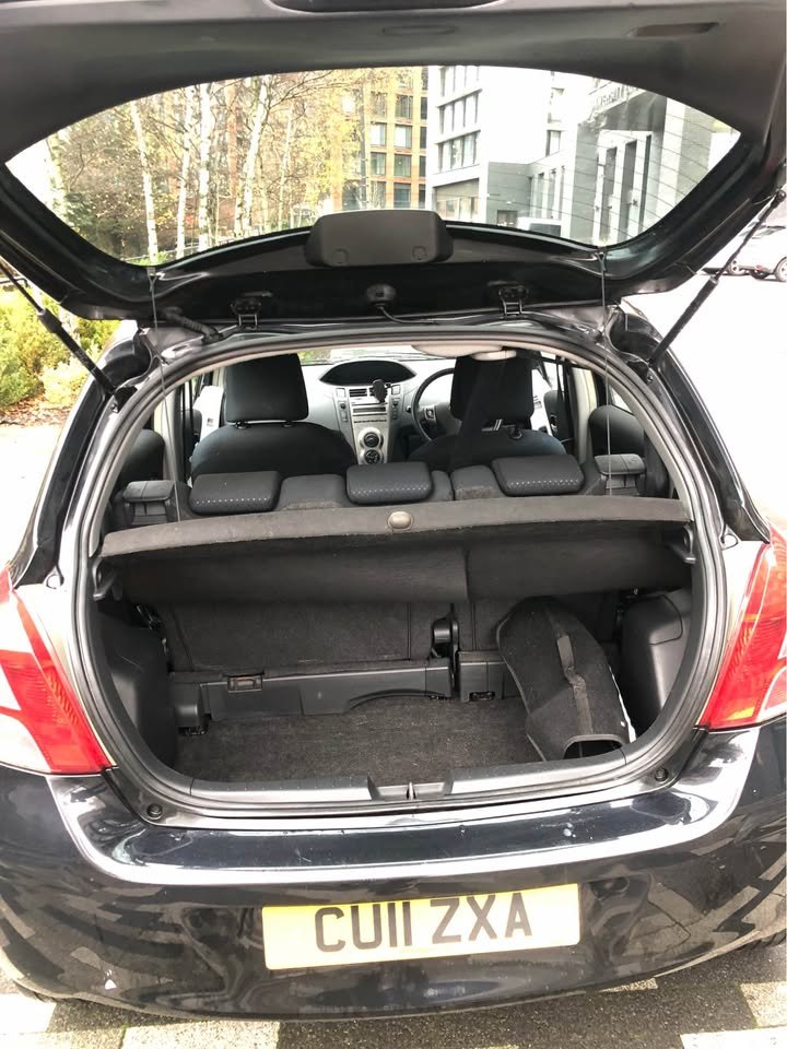 
								2011 Toyota yaris full									