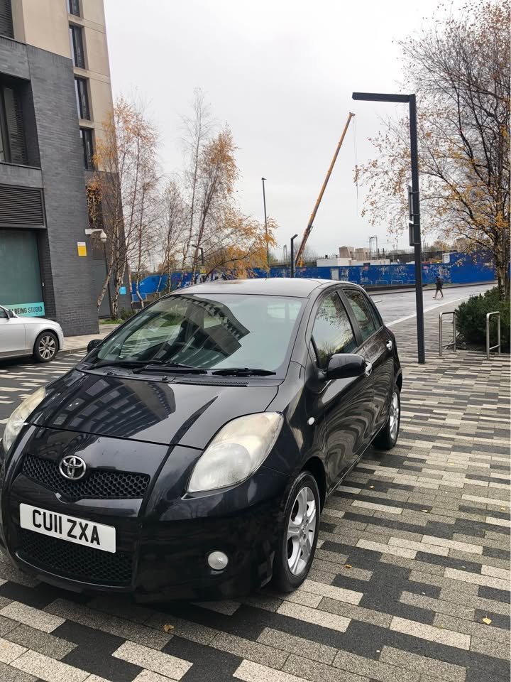 
								2011 Toyota yaris full									