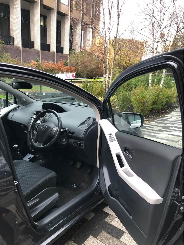 
								2011 Toyota yaris full									