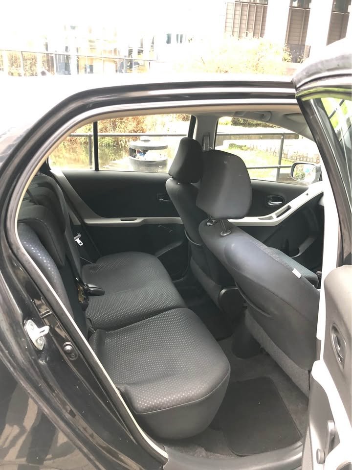 
								2011 Toyota yaris full									