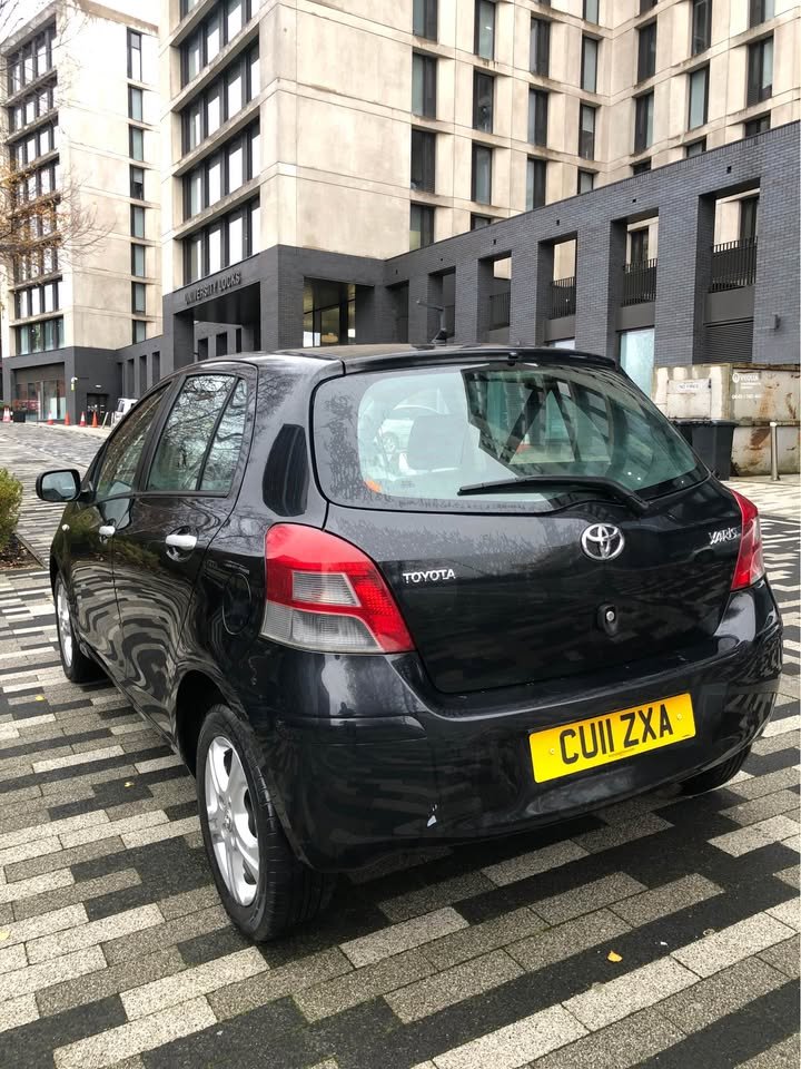 
								2011 Toyota yaris full									