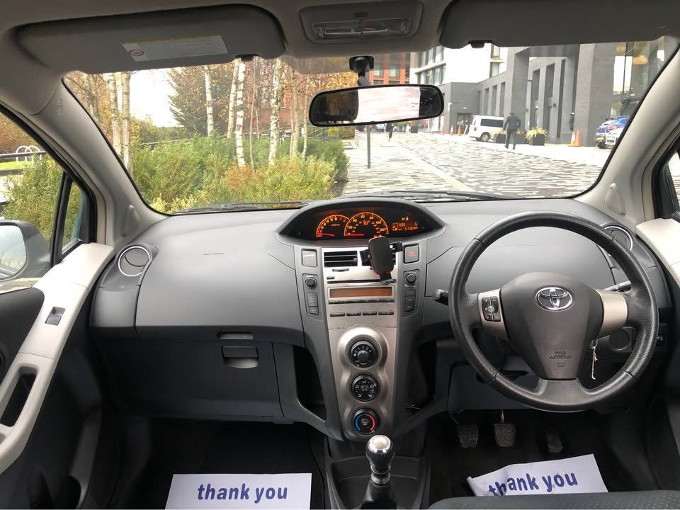 
								2011 Toyota yaris full									